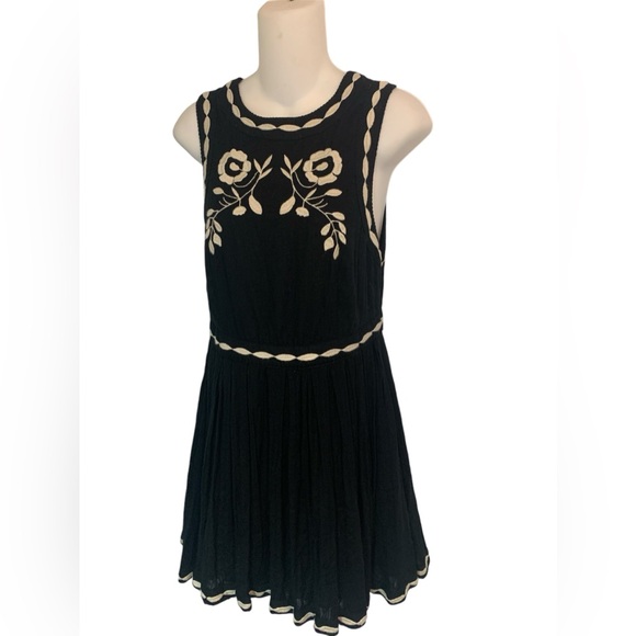 FREE PEOPLE Birds of A Feather Embroidered Mini Dress Black Sz 6 - Picture 1 of 10